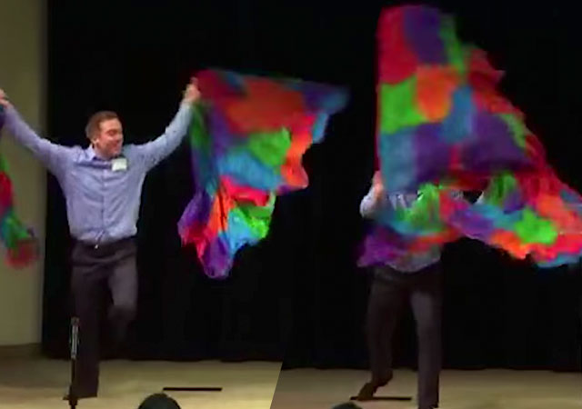 Una conferencia anti gay empieza con el baile más gay de la historia