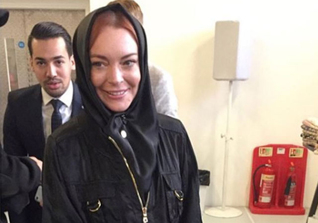 Lindsay Lohan la lía al acudir con un hijab a la London Fashion Week