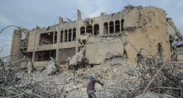 Demolido el edificio usado por ISIS para ejecutar gays 1