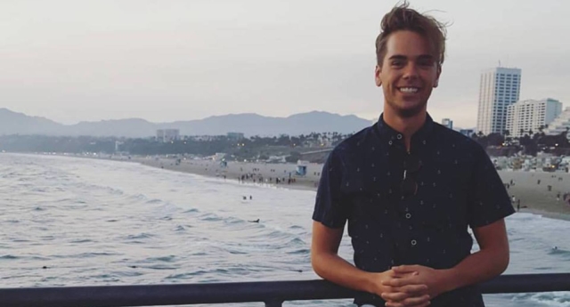 Estudiante gay sale del armario en su graduación en universidad mormona 1