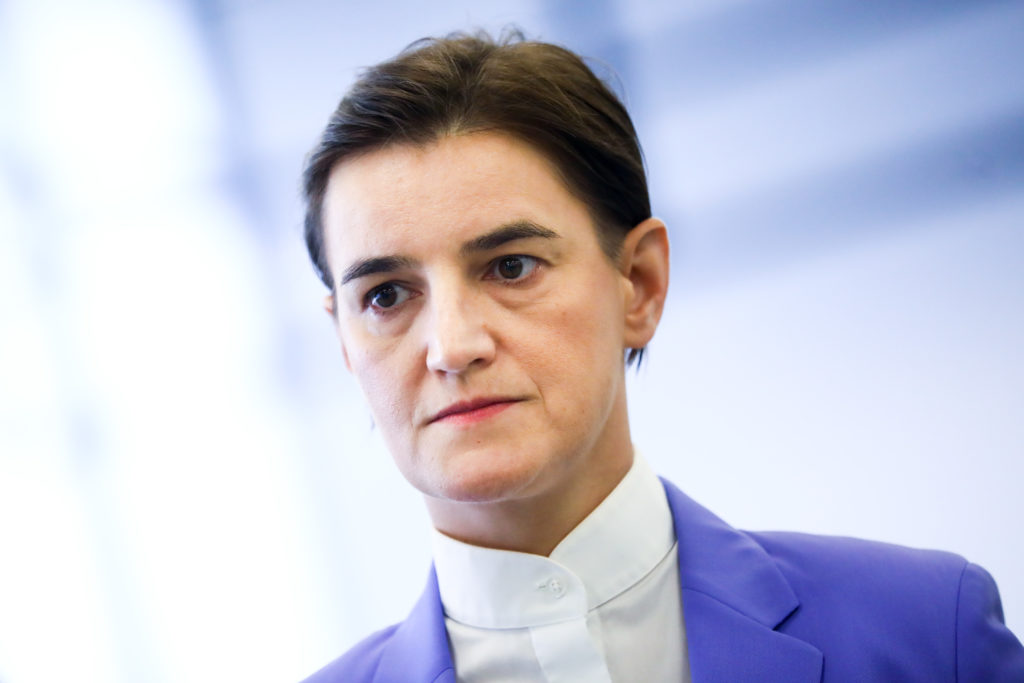La primera ministra homosexual de Serbia llega al poder entre rumores de corrupción