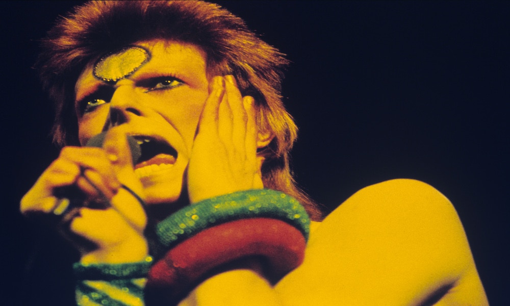 11 descarados y desvergonzados momentos LGTB+ de David Bowie