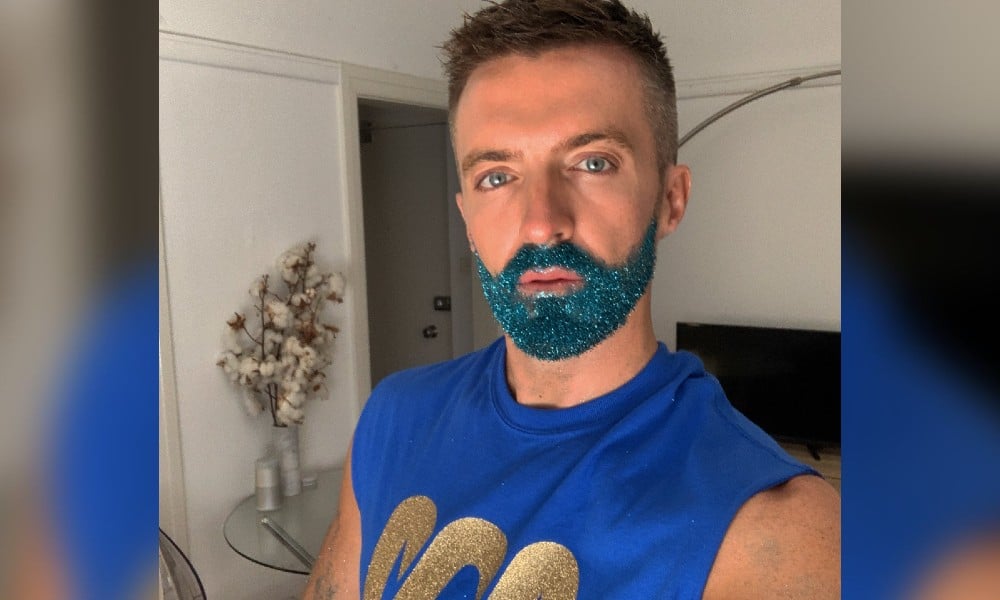 Un periodista gay tiene un mensaje desafiante para los patéticos homófobos que le lanzaron huevos después del Orgullo
