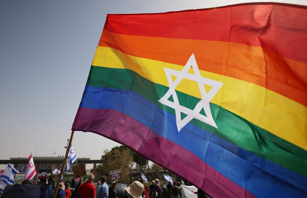 Cientos de personas protestan por la juramentación de homófobos descarados en el parlamento israelí