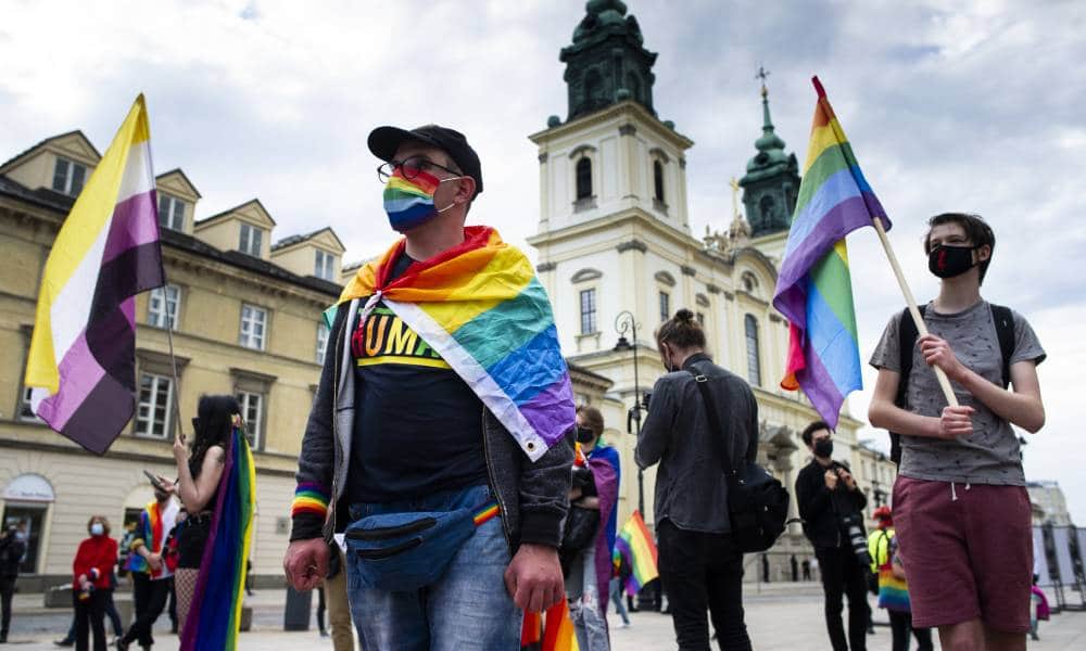 Apoyar al colectivo LGTB+ en Polonia significa el despido