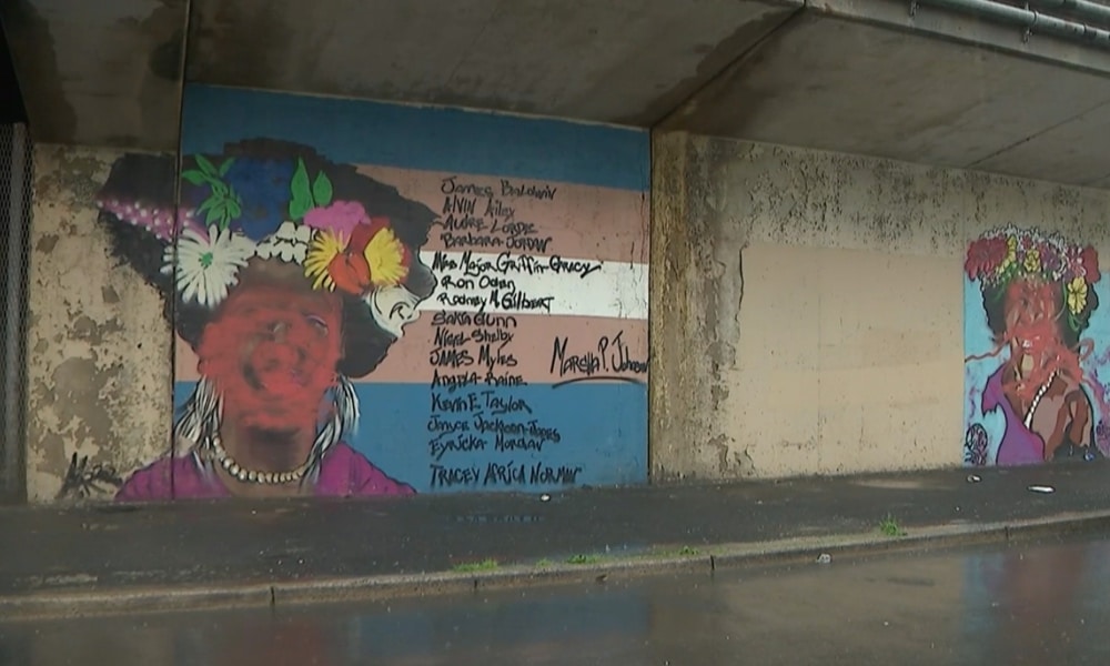 El amado mural de la leyenda de Stonewall Marsha P Johnson ha sido desfigurado por matones