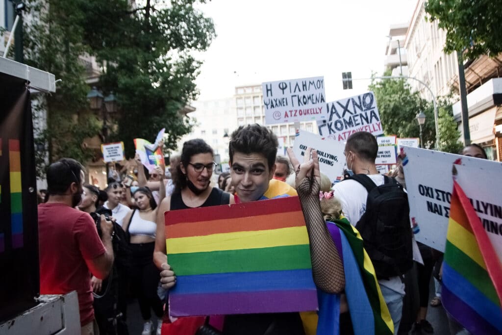 Grecia por fin permite donar sangre a hombres homosexuales