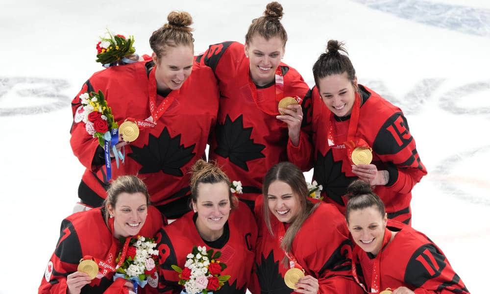 El equipo canadiense de hockey femenino se hace con el oro