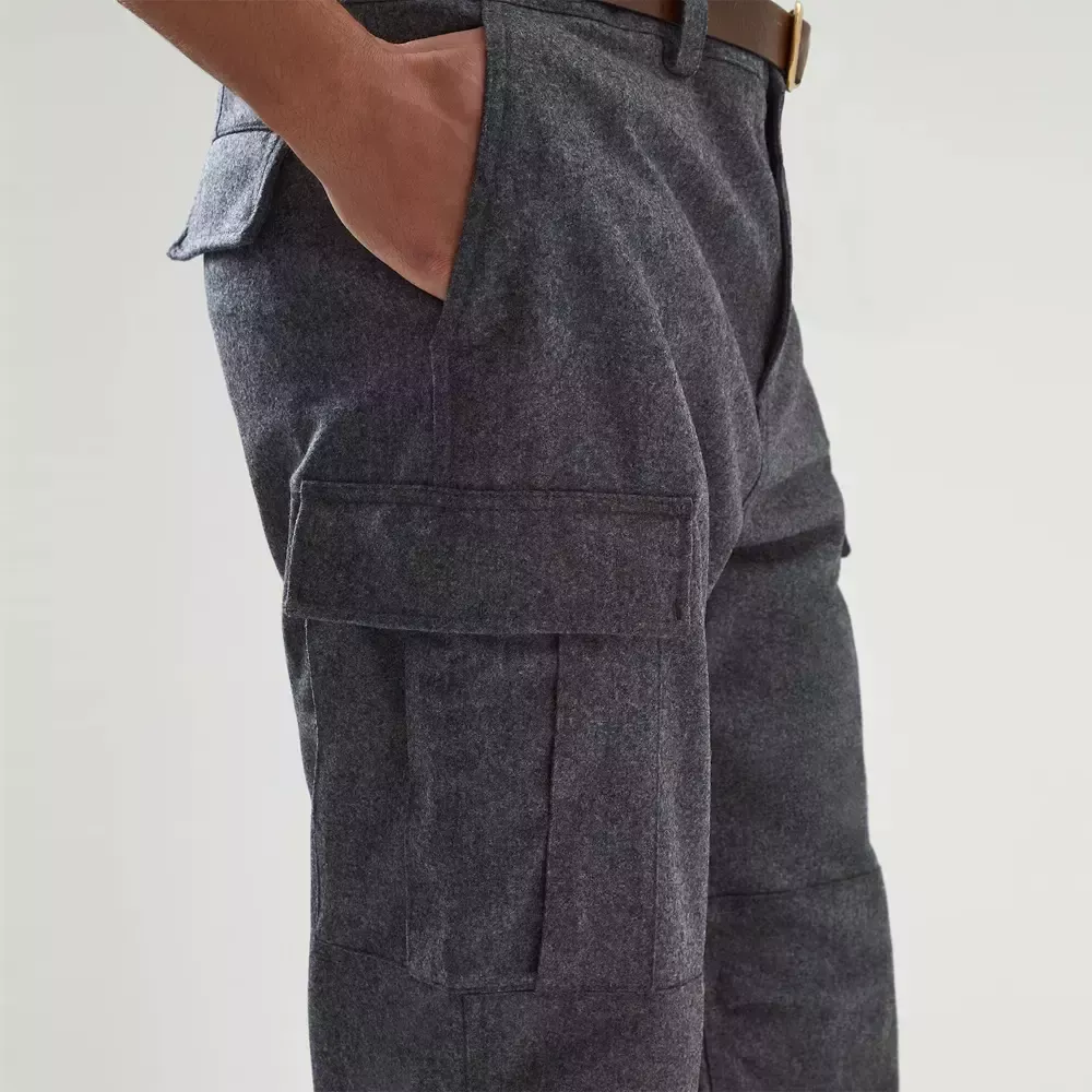 Cómo llevar pantalones cargo: 14 conjuntos con estilo para hombres modernos