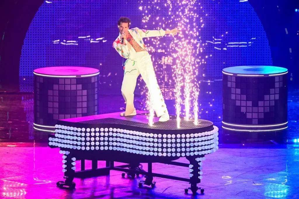 Los fans declaran a Mika verdadero ganador de Eurovisión tras un poderoso y cautivador popurrí