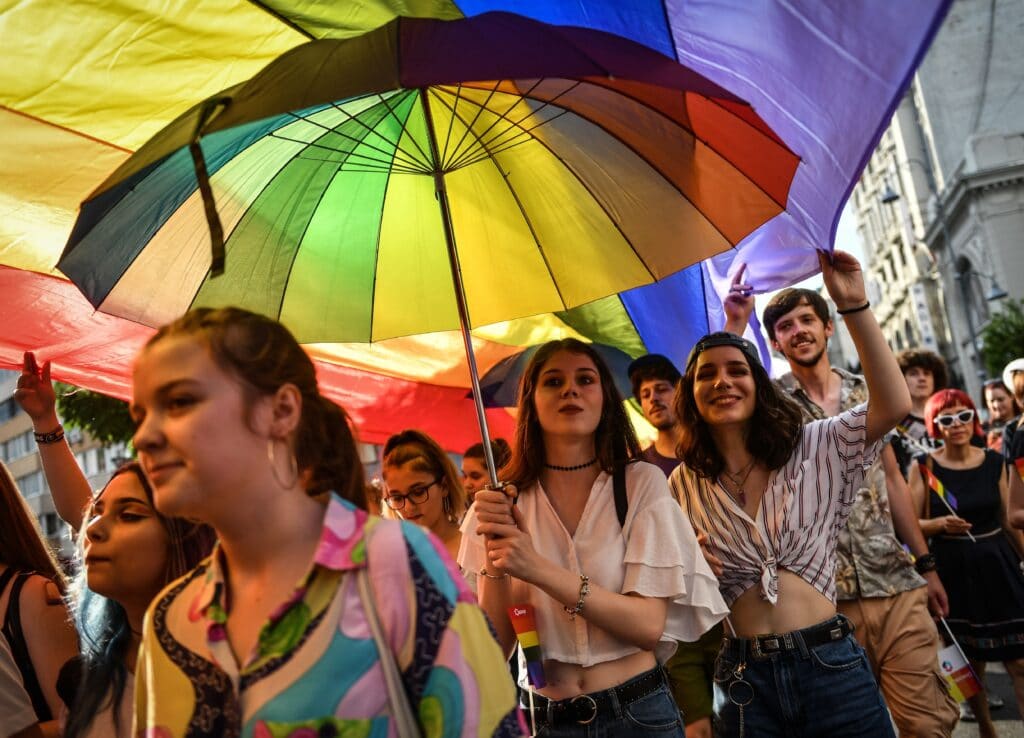 La Unión Europea avisa a Rumanía que no puede seguir con las leyes anti LGTB+