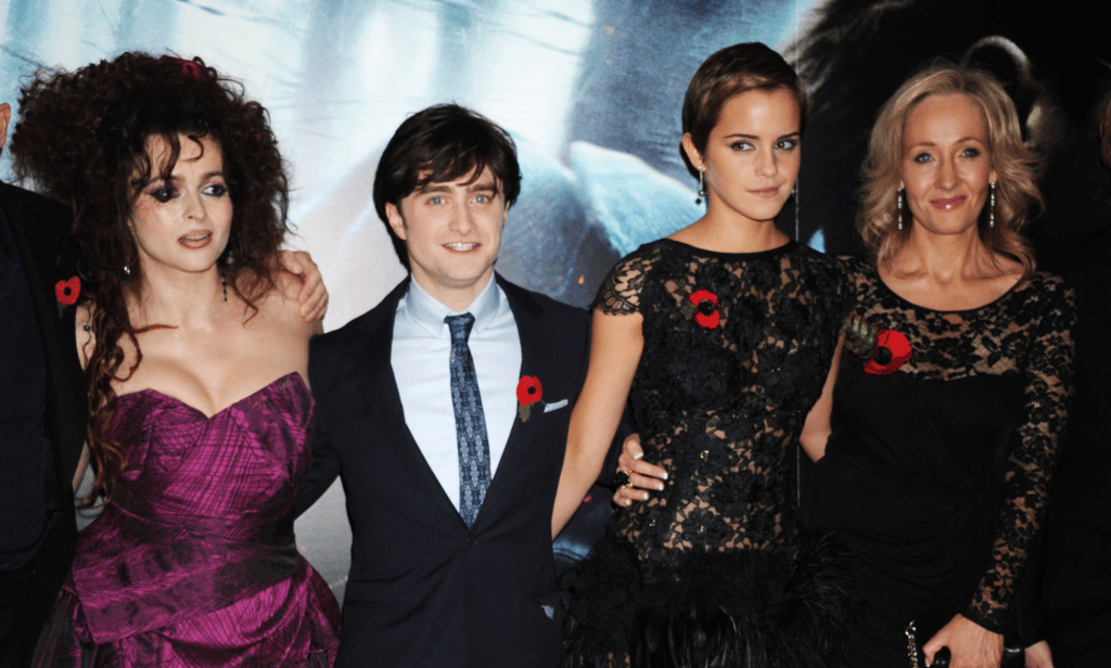La estrella de Harry Potter, Helena Bonham Carter, defiende a JK Rowling en medio de la polémica sobre los derechos de los transexuales