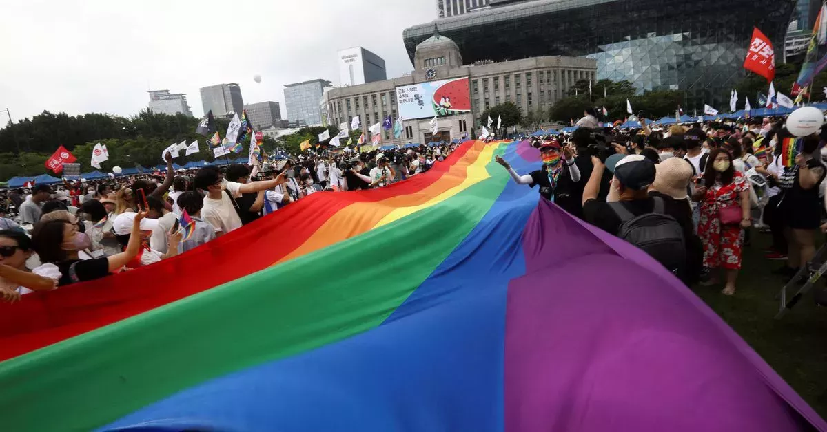 Un tribunal surcoreano reconoce la cobertura del seguro estatal a una pareja del mismo sexo -Yonhap