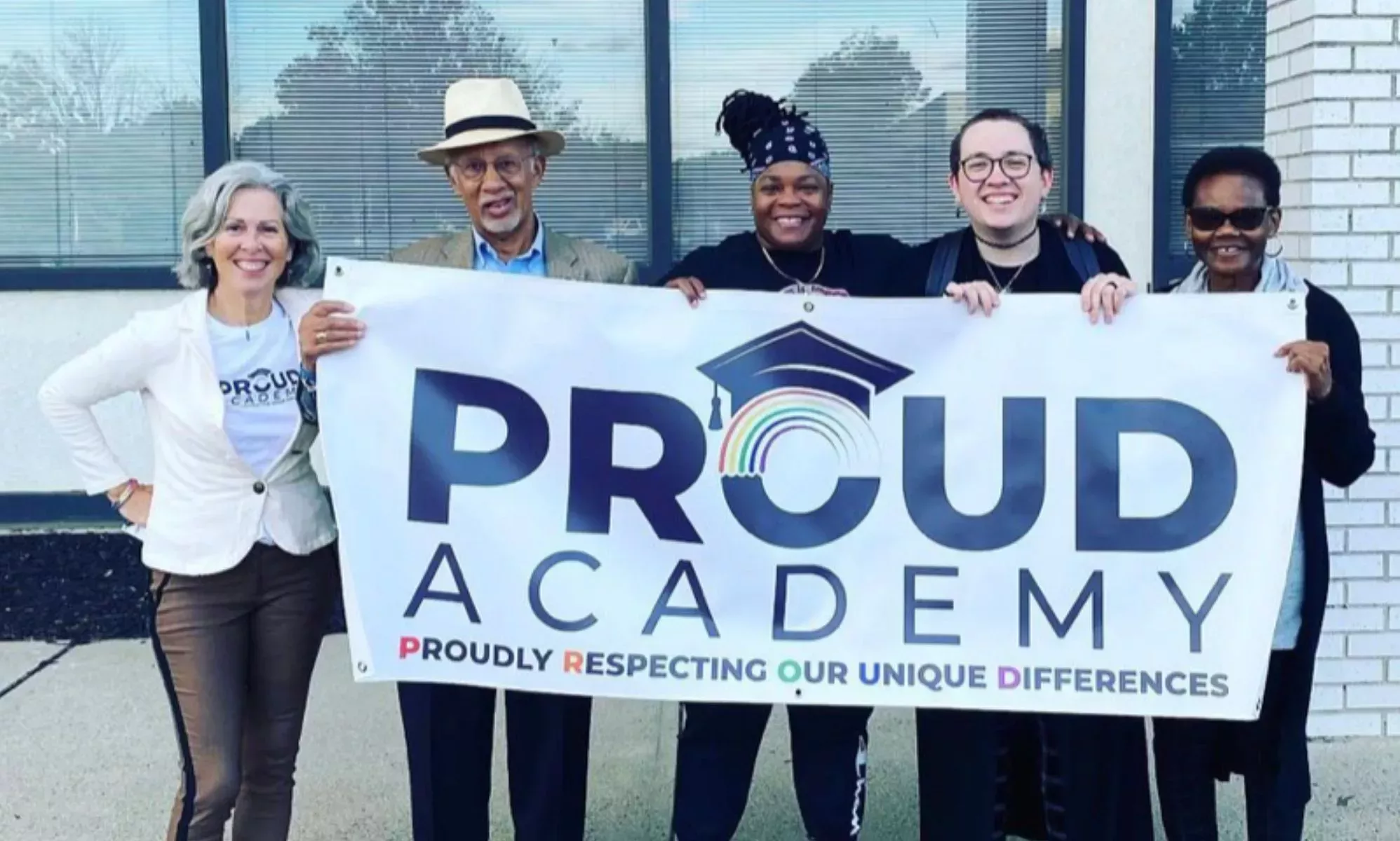 Una profesora lesbiana abre un colegio LGBTQ+ 