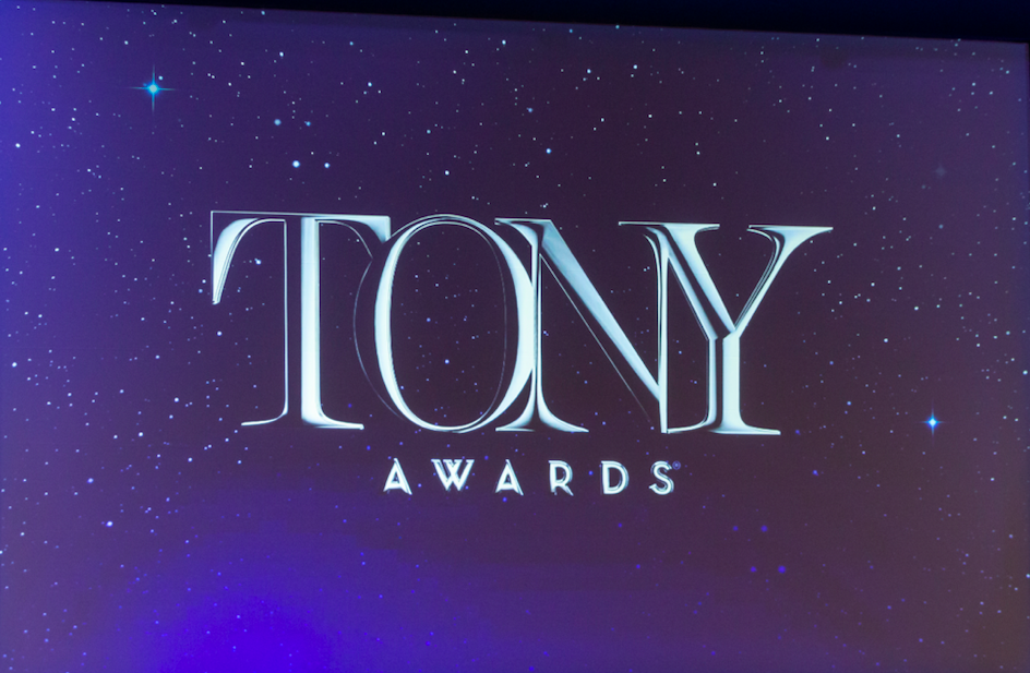 Los premios Tony nominan por primera vez a intérpretes no binarios