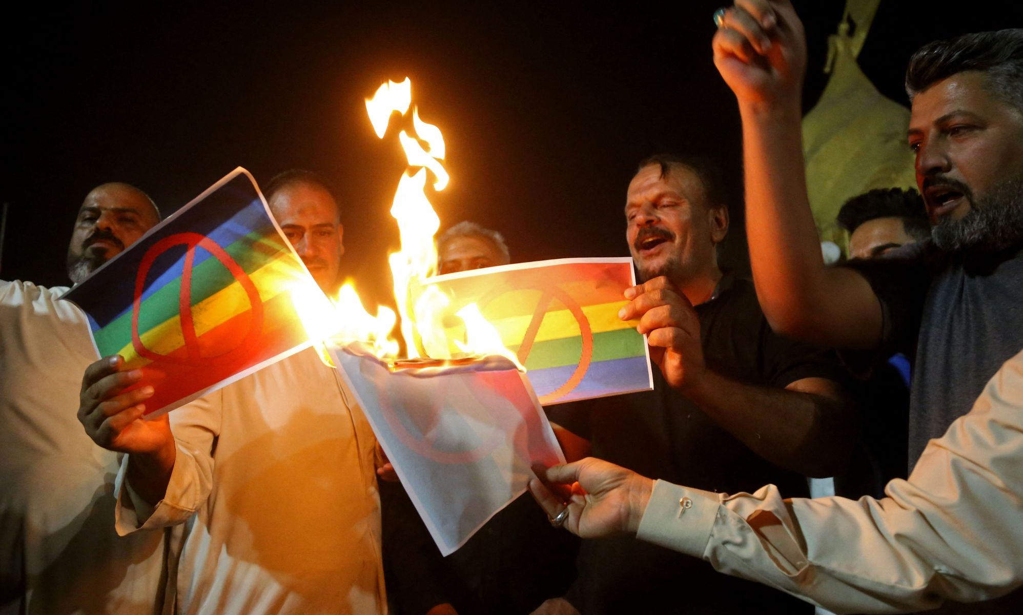 Irak aprueba una nueva ley de "moralidad" que criminaliza las relaciones LGBTQ+ e ilegaliza ser trans
