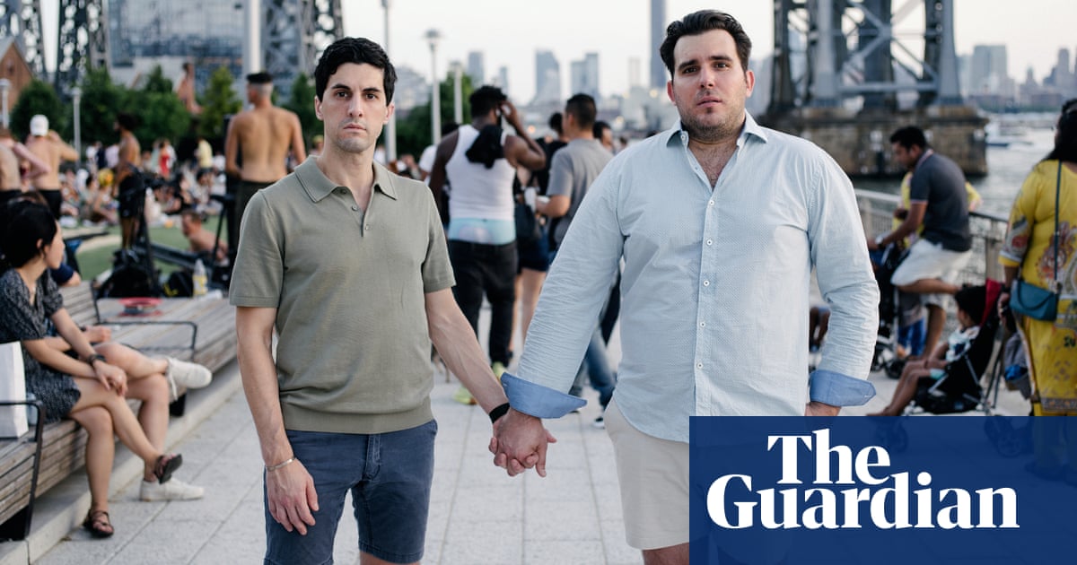 Una pareja gay demanda a los dirigentes neoyorquinos por denegación de prestaciones de FIV en un caso histórico