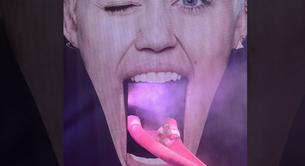 Un trabajador se accidenta con la lengua de Miley Cyrus y la denuncia