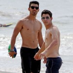 Abdominales para recordar: Los Jonas Brothers