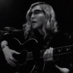 Madonna toca la guitarra en ‘Give Me All Your Luvin’