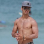 Joe Jonas enseña carne en la playa Joe Jonas enseña carne en la playa