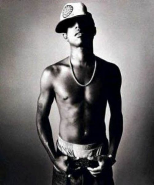 Pharrell Williams desnudo