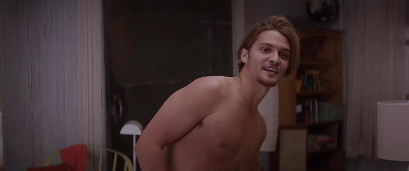 Luke Grimes desnudos