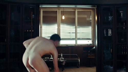 Friedrich Mücke desnudo 