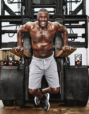 Idris Elba se desnuda para 'Men's Health'