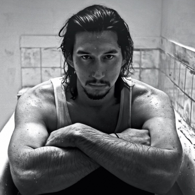 Adam Driver casi desnudo