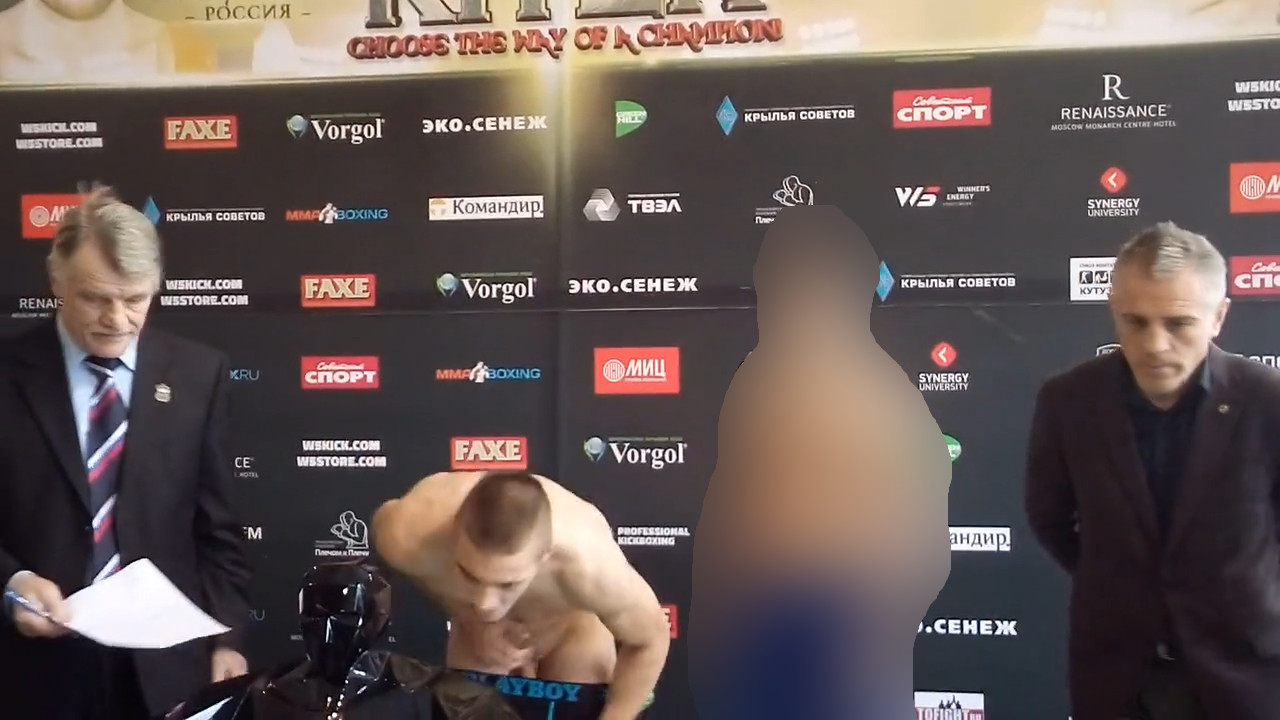 El boxeador Tadeas Ruzicka, desnudo