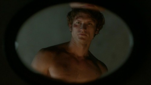 Tom Weston-Jones, desnudo