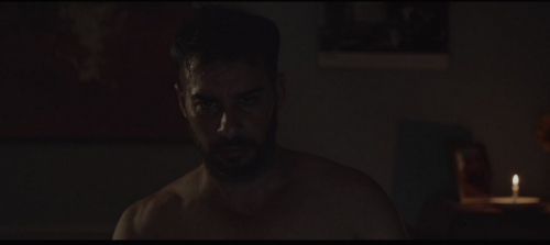 Karel Fernández desnudo en 'Alfa'