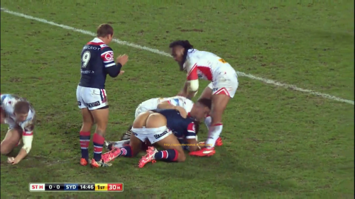 El jugador de rugby Latrell Mitchell, desnudo en pleno partido