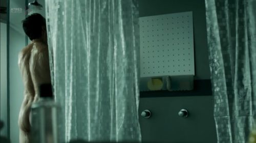 Roberto Enríquez desnudo en 'Vis A Vis'