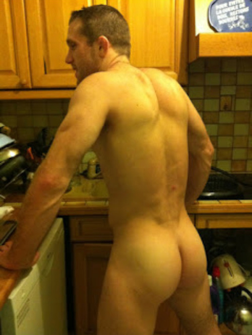 Luca Lampis desnudo