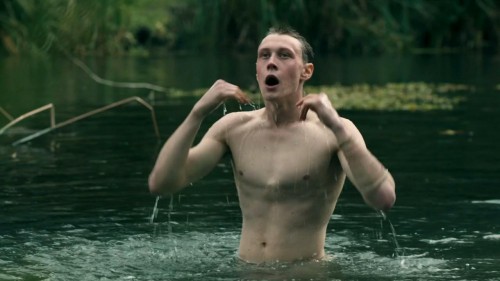 George Mackay desnudo