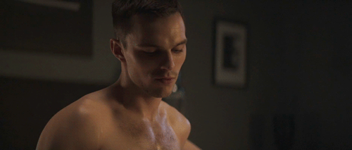 Nicholas Hoult desnudo en 'Kill Your Friends'
