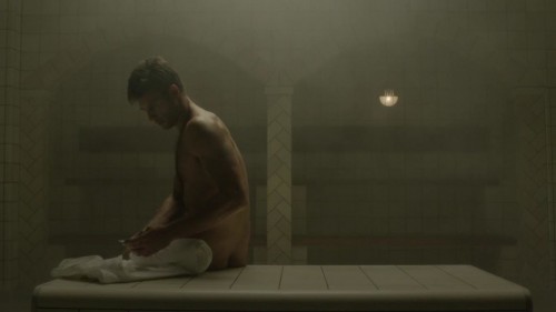 Steve Lund desnudo en 'BITTEN'