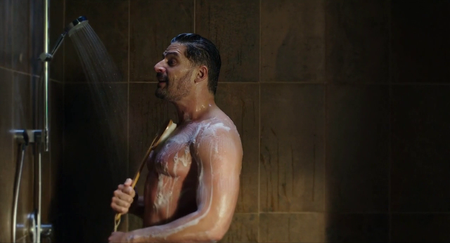 Joe Manganiello desnudo en la ducha