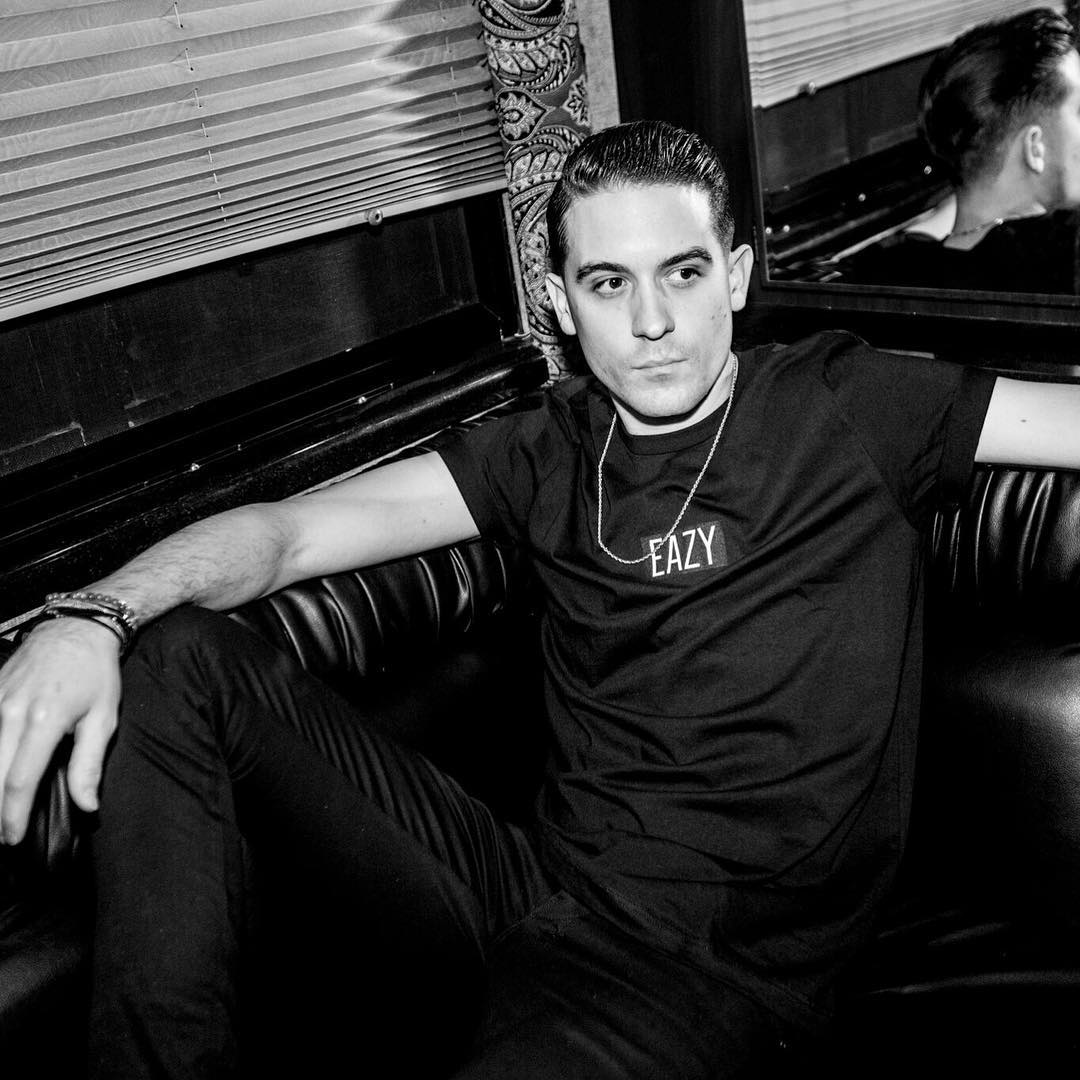 El rapero G-Eazy desnudo