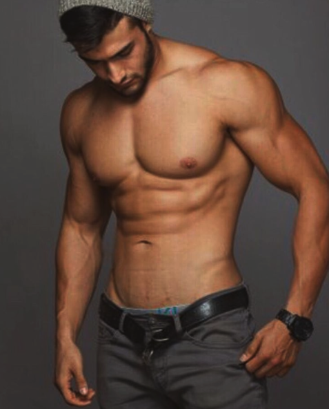 Sam Asghari desnudo