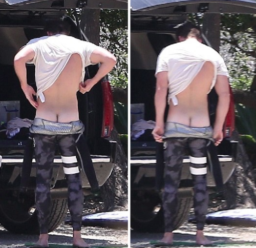 Liam Hemsworth, desnudo después del surf
