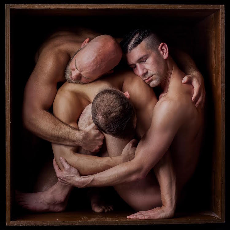 Hombres desnudos en 'The Box'