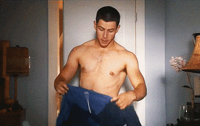 Nick Jonas desnudo en GOAT