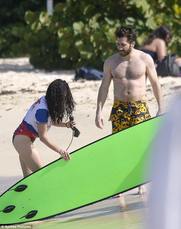 Jake Gyllenhaal en la playa