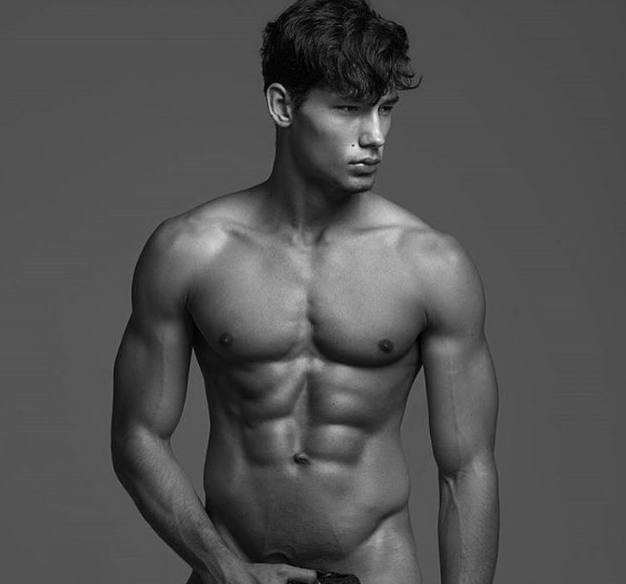 Nando Skinner desnudo