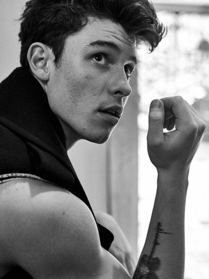 Shawn Mendes desnudo en 'L'Uomo Vogue'