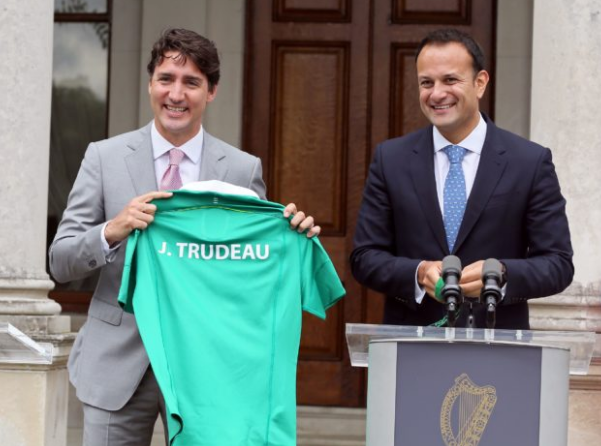 Justin Trudeau y Leo Varadkar en el Pride de Montreal