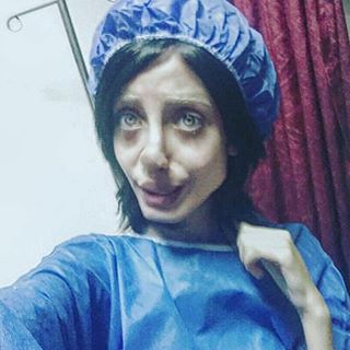 Loca que se parece a Angelina Jolie